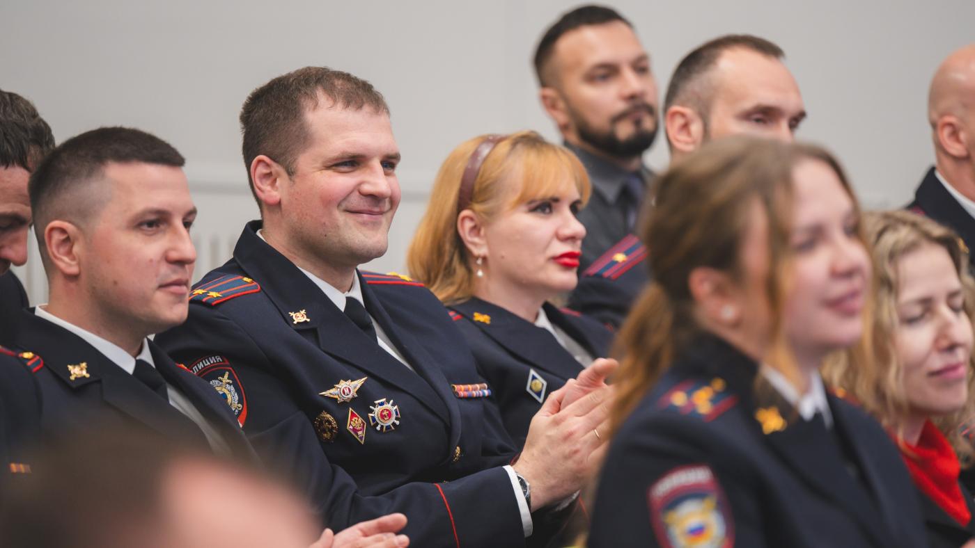 Судебных экспертов Мурманской области наградили в честь профессионального праздника